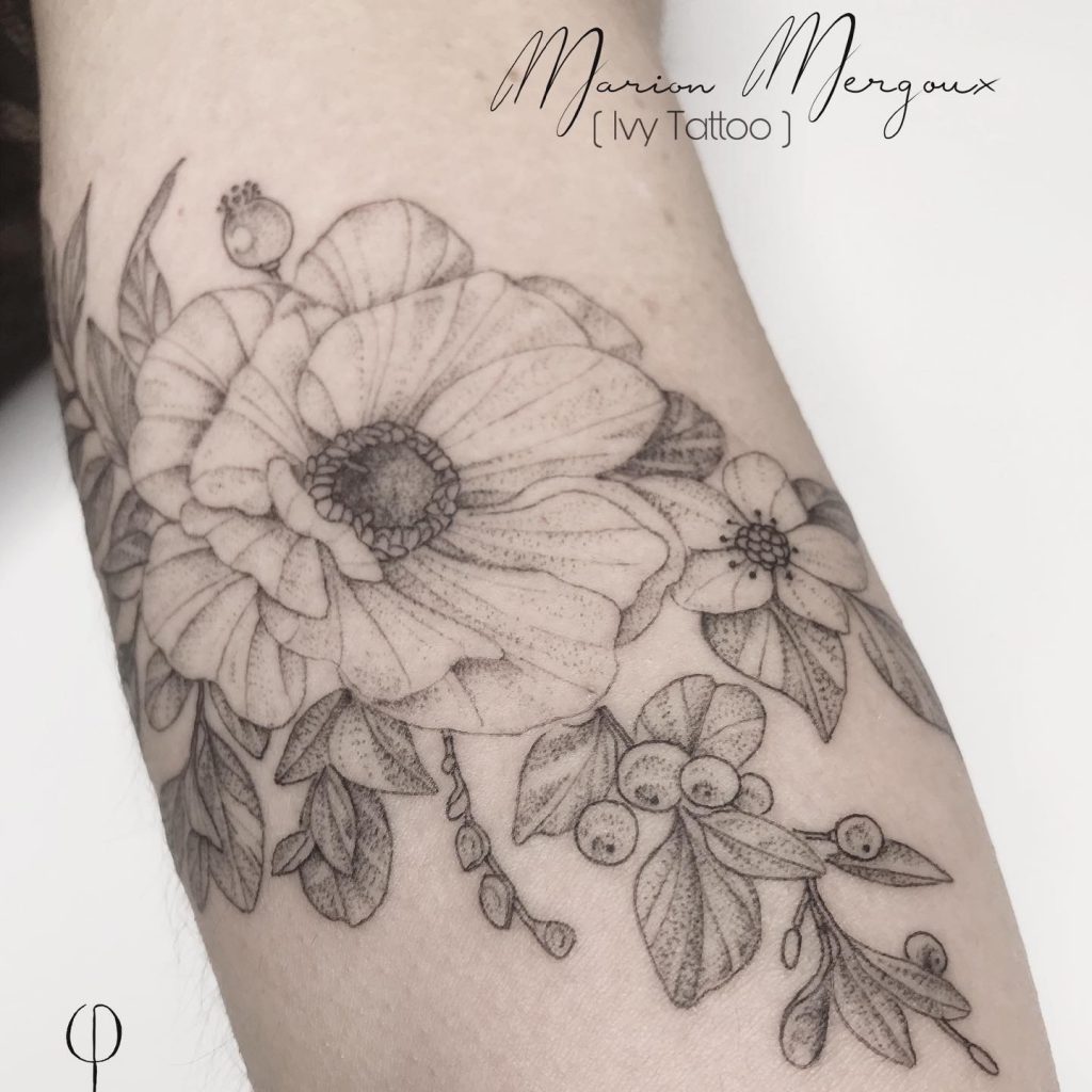 Tattoo floral - Blackwork avant-bras _ Ivy Tattoo _ Marion Mergoux _Lyon