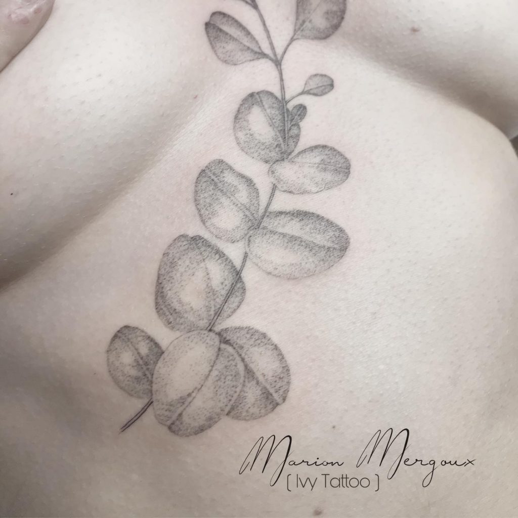 Underboobs botanic tattoo - Marion Mergoux _ IvyTattoo à Lyon